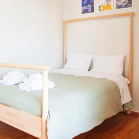 Dinoulas Penthouse: Renovated Apt In The City Center Apartment *