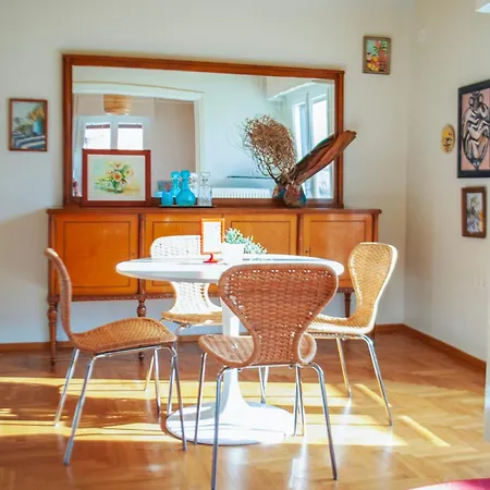 Dinoulas Penthouse: Renovated Apt In The City Center Apartment *